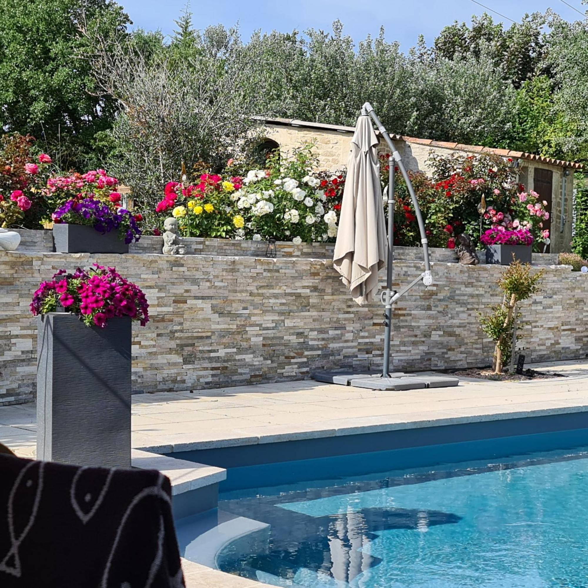 3 indépendants dans villa avec piscine terrasse, jardin, parking clos, wifi Meyreuil Esterno foto