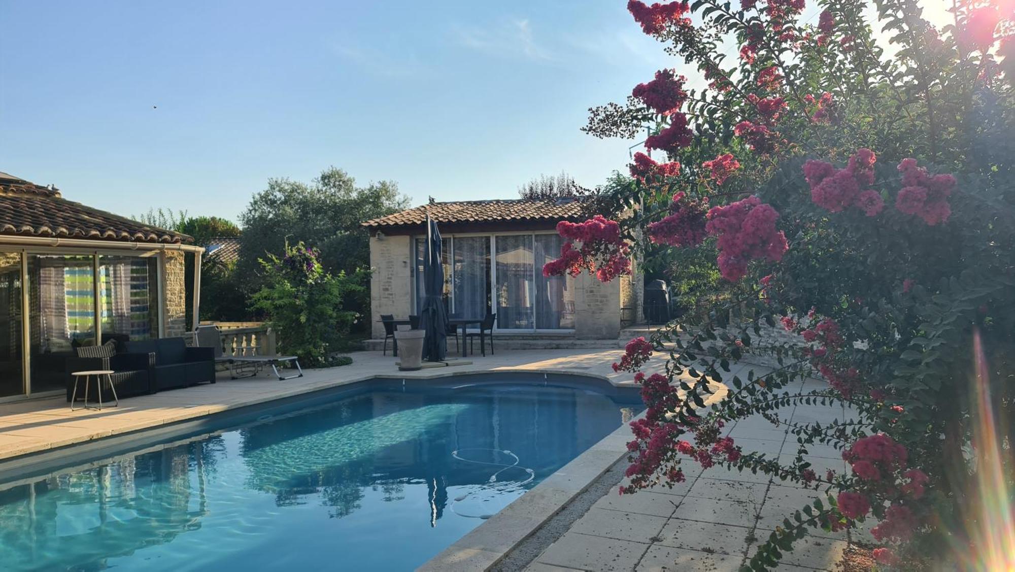 3 indépendants dans villa avec piscine terrasse, jardin, parking clos, wifi Meyreuil Esterno foto