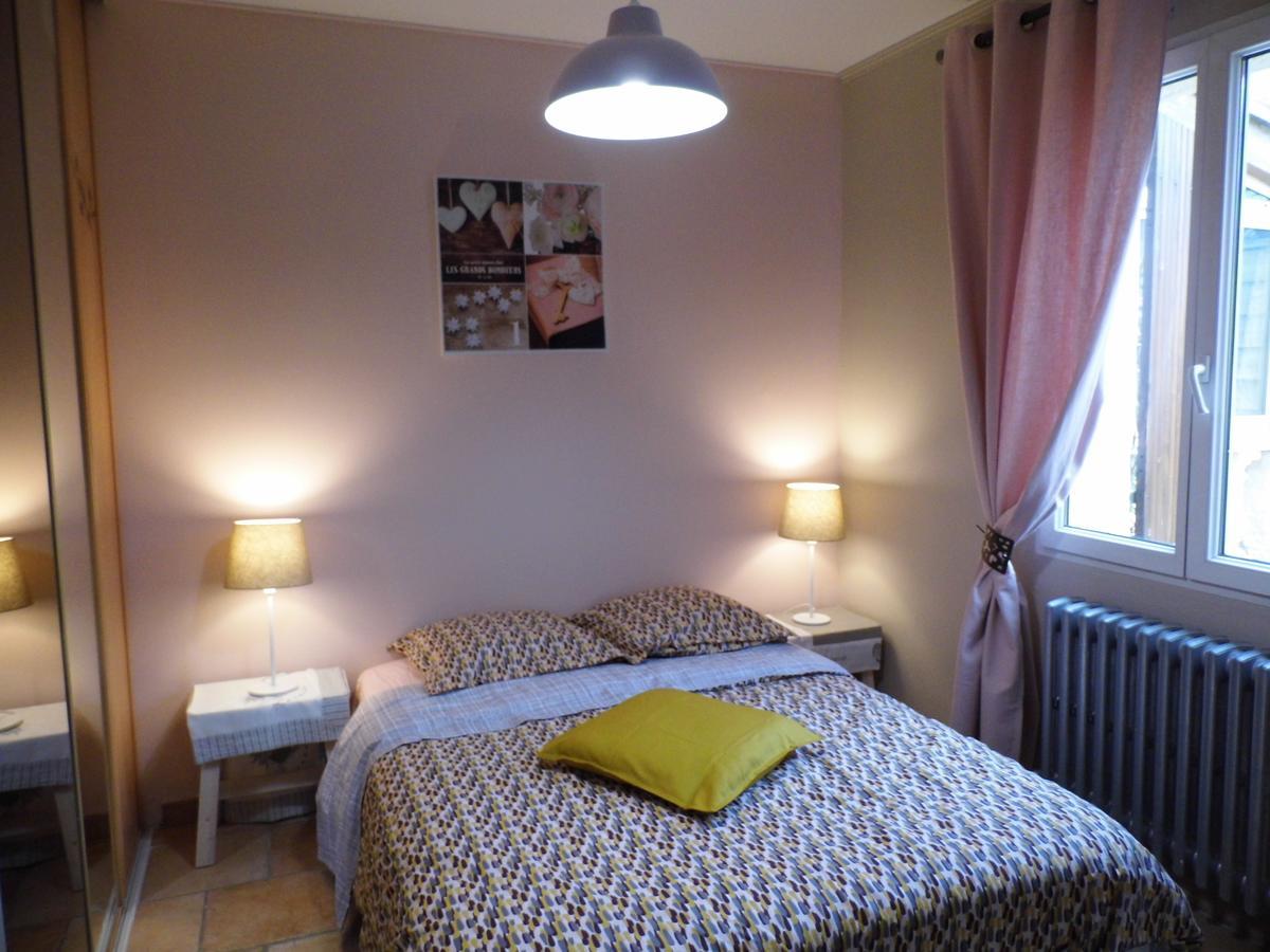 3 indépendants dans villa avec piscine terrasse, jardin, parking clos, wifi Meyreuil Esterno foto