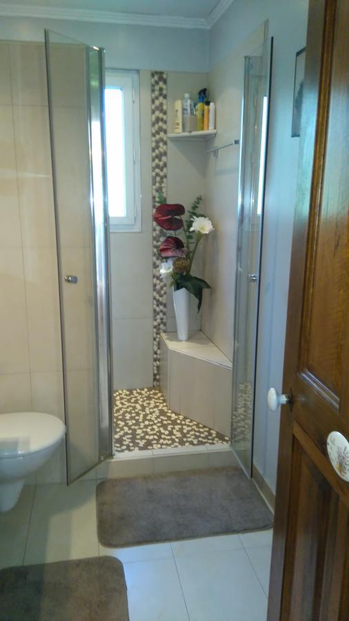3 indépendants dans villa avec piscine terrasse, jardin, parking clos, wifi Meyreuil Esterno foto