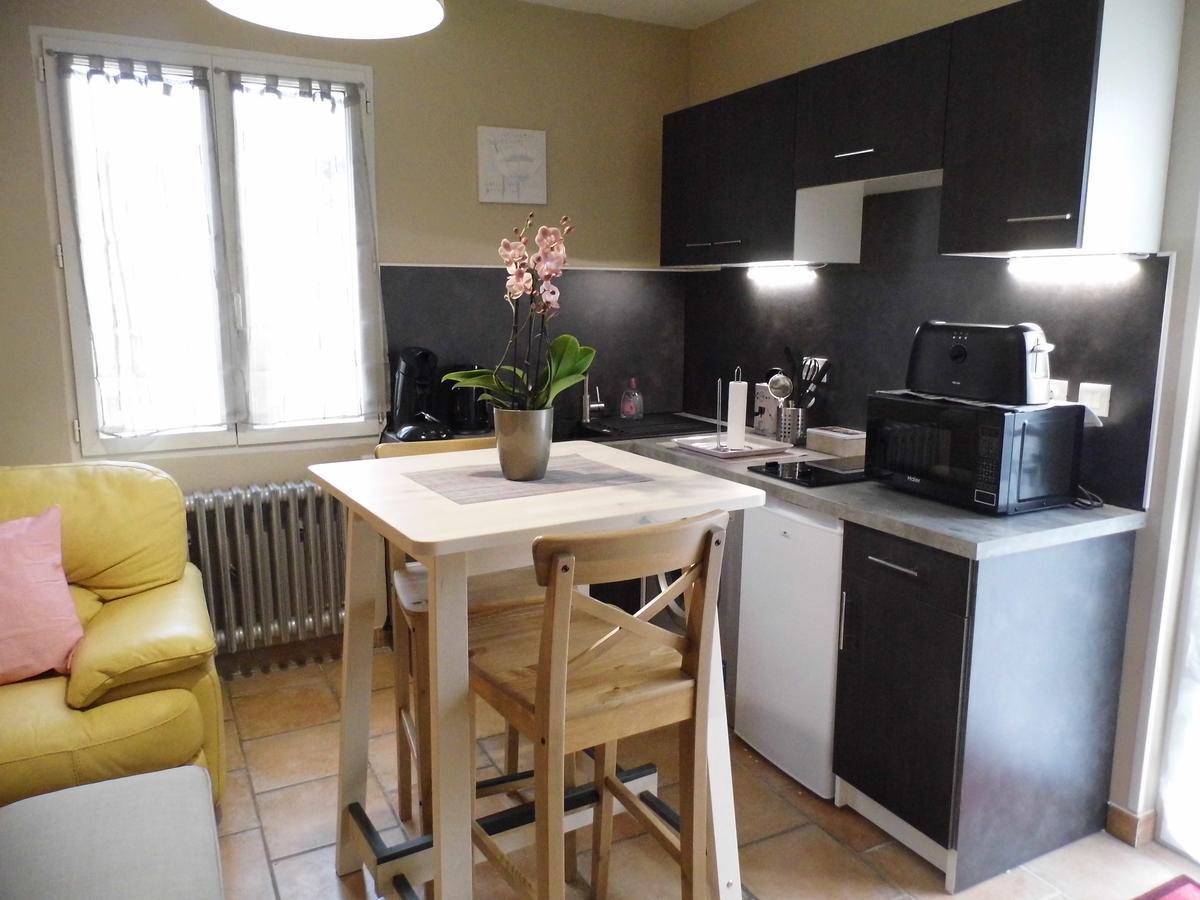3 indépendants dans villa avec piscine terrasse, jardin, parking clos, wifi Meyreuil Esterno foto