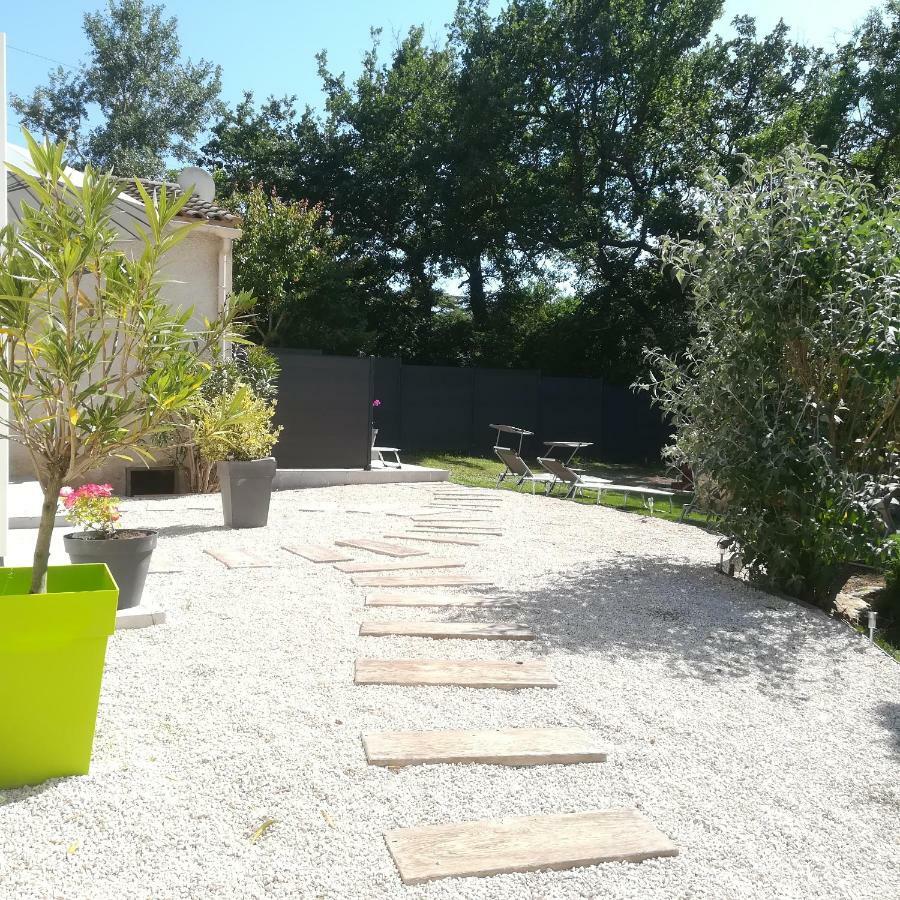 3 indépendants dans villa avec piscine terrasse, jardin, parking clos, wifi Meyreuil Esterno foto
