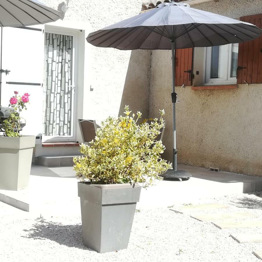 3 indépendants dans villa avec piscine terrasse, jardin, parking clos, wifi Meyreuil Esterno foto