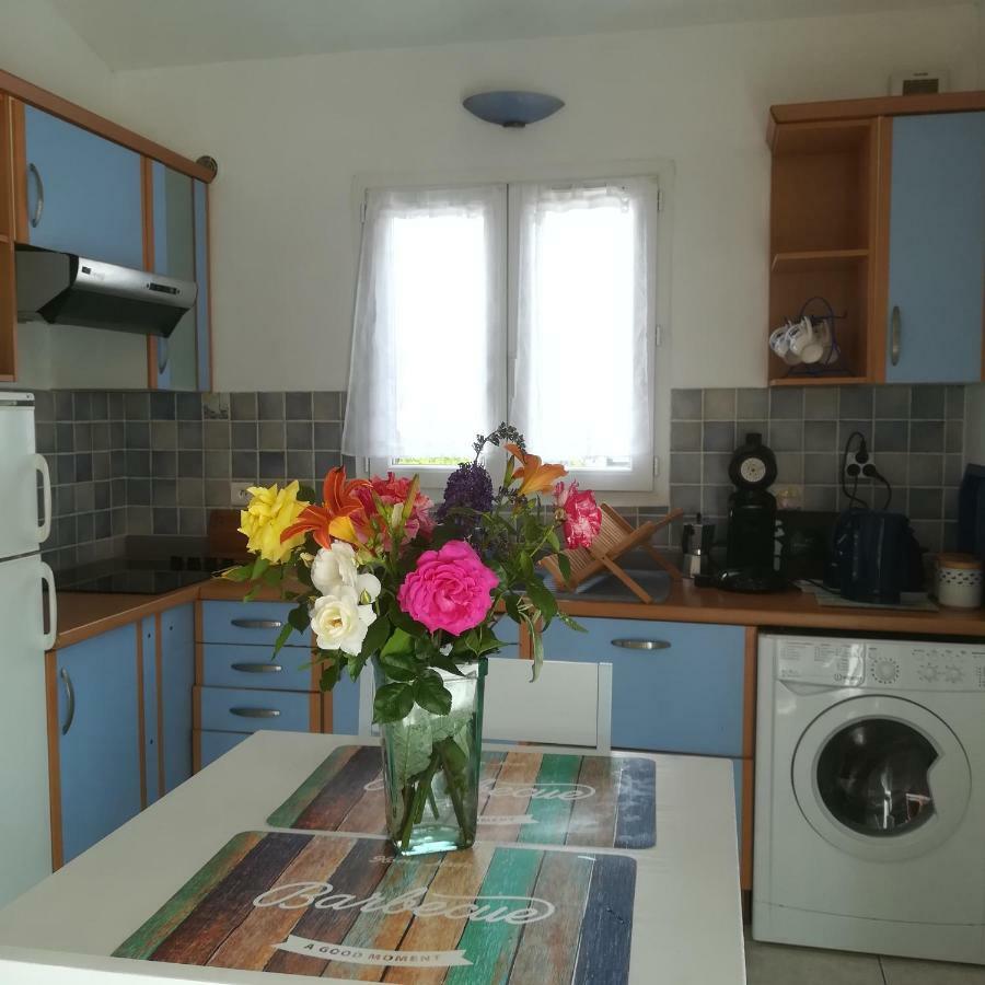 3 indépendants dans villa avec piscine terrasse, jardin, parking clos, wifi Meyreuil Esterno foto