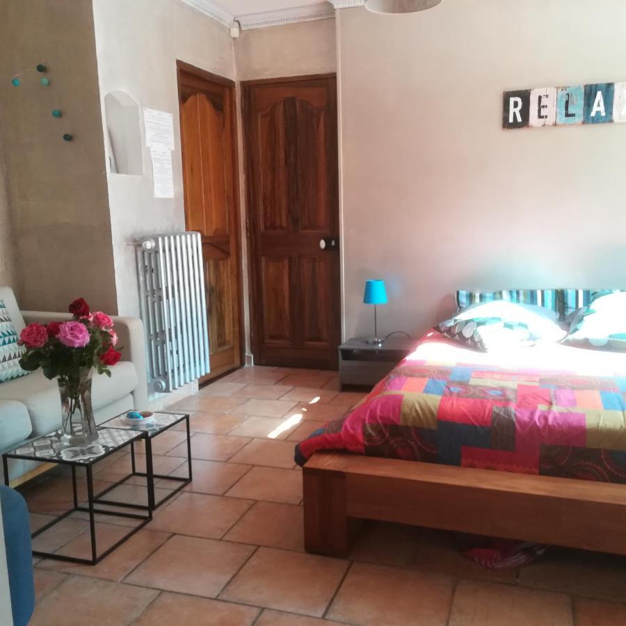 3 indépendants dans villa avec piscine terrasse, jardin, parking clos, wifi Meyreuil Esterno foto